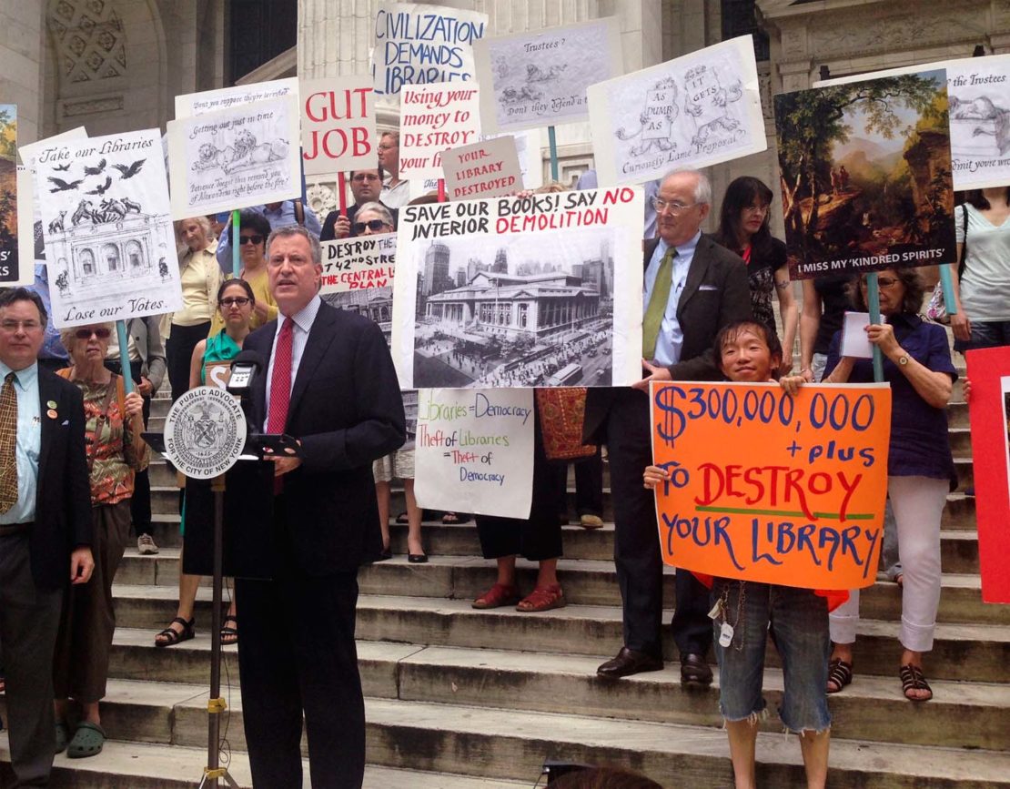 Bill de Blasio addresses activists opposed to the library renovation plan in July 2013